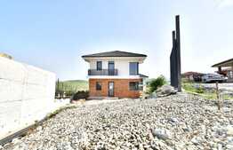 Casa 124 utili, 445 mp teren, panorama, utilititati, acces bus!