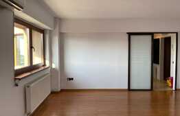 Apartament de 2 camere, 60 mp, nemobilat, Centru Civic