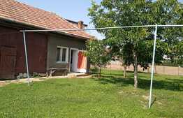 De vanzare casa traditionala cu 900 mp teren, Sanicoara!