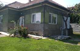 De vanzare casa traditionala cu 900 mp teren, Sanicoara!