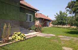 De vanzare casa traditionala cu 900 mp teren, Sanicoara!