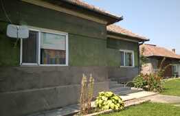 De vanzare casa traditionala cu 900 mp teren, Sanicoara!