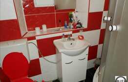 Vanzare apartament 2 camere, 56 mp utili, zona Piata Unirii, acces din strada