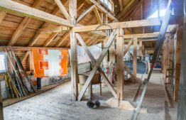 Pensiune de 570 mp, 14 camere cu bai proprii, teren de 2370 mp + anexe, Fundata, Brasov