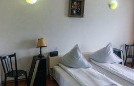 Pensiune de 570 mp, 14 camere cu bai proprii, teren de 2370 mp + anexe, Fundata, Brasov