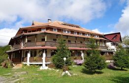 Pensiune de 570 mp, 14 camere cu bai proprii, teren de 2370 mp + anexe, Fundata, Brasov