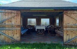 Pensiune de 570 mp, 14 camere cu bai proprii, teren de 2370 mp + anexe, Fundata, Brasov