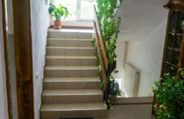 Pensiune de 570 mp, 14 camere cu bai proprii, teren de 2370 mp + anexe, Fundata, Brasov