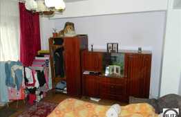 Apartament de vanzare 3 camere, 76 mp utili, zona Aurel Vlaicu, cu parcare