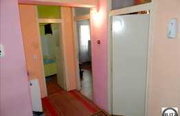 Apartament de vanzare 3 camere, 76 mp utili, zona Aurel Vlaicu, cu parcare