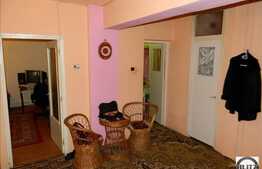 Apartament de vanzare 3 camere, 76 mp utili, zona Aurel Vlaicu, cu parcare