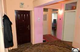 Apartament de vanzare 3 camere, 76 mp utili, zona Aurel Vlaicu, cu parcare