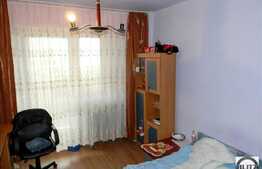 Apartament de vanzare 3 camere, 76 mp utili, zona Aurel Vlaicu, cu parcare