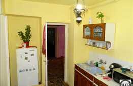 Apartament de vanzare 3 camere, 76 mp utili, zona Aurel Vlaicu, cu parcare