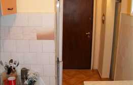 Vanzare apartament 4 camere, 54 mp utili + balcon, zona Retezat, loc parcare