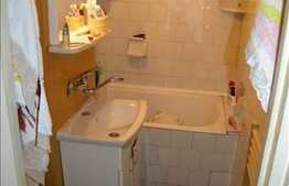 Vanzare apartament 4 camere, 54 mp utili + balcon, zona Retezat, loc parcare