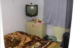 Vanzare apartament 4 camere, 54 mp utili + balcon, zona Retezat, loc parcare