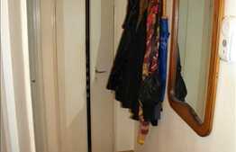 Vanzare apartament 4 camere, 54 mp utili + balcon, zona Retezat, loc parcare