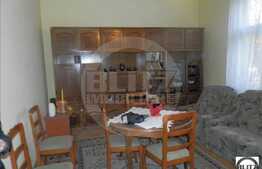 Vanzare apartament cu 108 mp in imobil tip casa, curte comuna 294 mp