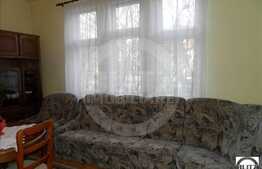 Vanzare apartament cu 108 mp in imobil tip casa, curte comuna 294 mp