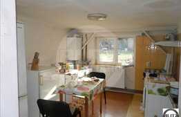 Vanzare apartament cu 108 mp in imobil tip casa, curte comuna 294 mp