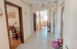 3 camere, 75 mp, 2 balcoane, parcare, zona Florilor