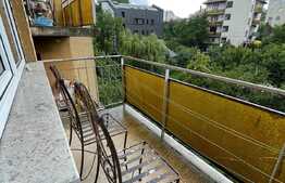 Apartament cu 2 camere, decomandat, 80 mp, parcare, zona Centrala