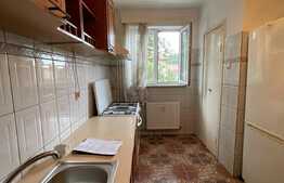 Apartament cu 2 camere, decomandat, 80 mp, parcare, zona Centrala