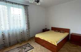 Apartament cu 2 camere, decomandat, 80 mp, parcare, zona Centrala
