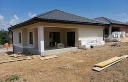 Casa individuala pe un nivel, 900 mp teren, 120 utili, la 13 km de centrul orasului!