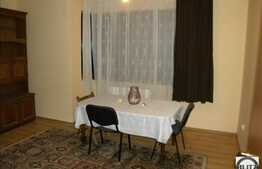 Vanzare apartament 3 camere, 72 mp utili, zona Campului, gradina si loc parcare