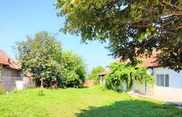 Esti in cautarea unei case de vacanta sau locuinta personala?? Iti propun: 4 camere, 250 metri suprafata construita, 1667 suprafata teren, Exterior Est