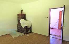 Esti in cautarea unei case de vacanta sau locuinta personala?? Iti propun: 4 camere, 250 metri suprafata construita, 1667 suprafata teren, Exterior Est