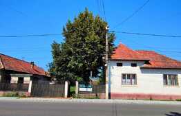 Esti in cautarea unei case de vacanta sau locuinta personala?? Iti propun: 4 camere, 250 metri suprafata construita, 1667 suprafata teren, Exterior Est