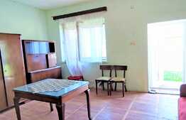 Esti in cautarea unei case de vacanta sau locuinta personala?? Iti propun: 4 camere, 250 metri suprafata construita, 1667 suprafata teren, Exterior Est