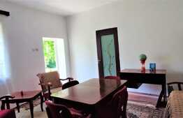 Esti in cautarea unei case de vacanta sau locuinta personala?? Iti propun: 4 camere, 250 metri suprafata construita, 1667 suprafata teren, Exterior Est