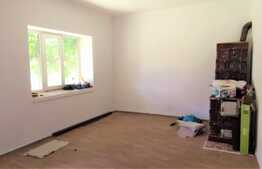 Esti in cautarea unei case de vacanta sau locuinta personala?? Iti propun: 4 camere, 250 metri suprafata construita, 1667 suprafata teren, Exterior Est