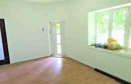 Esti in cautarea unei case de vacanta sau locuinta personala?? Iti propun: 4 camere, 250 metri suprafata construita, 1667 suprafata teren, Exterior Est