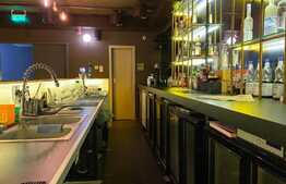 Spatiu alimentatie publica, amenajat ca bar lounge, zona centrala