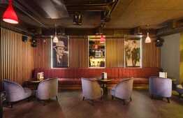 Spatiu alimentatie publica, amenajat ca bar lounge, zona centrala