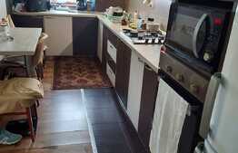 Apartament 3 camere, etaj 1, parcare, zona Sub Cetate, Floresti