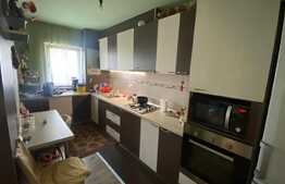 Apartament 3 camere, etaj 1, parcare, zona Sub Cetate, Floresti