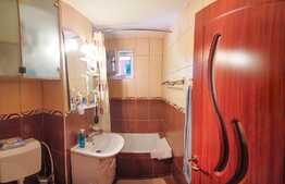 Apartament de 3 camere, decomandat, 56 mp, zona Astra