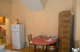 Vanzare apartament cu 2 camere, 52 mp utili , cota parte din curte