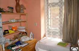 Vanzare apartament cu 2 camere, 52 mp utili , cota parte din curte