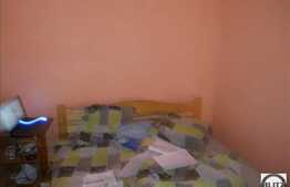 Vanzare apartament cu 2 camere, 52 mp utili , cota parte din curte