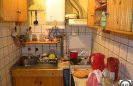 Vanzare apartament cu 2 camere, 52 mp utili , cota parte din curte