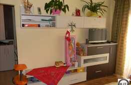 Vanzare apartament 2 camere, decomandat, 56 mp utili, zona Uliului, imobil nou