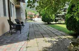 Apartament in vila cu 3 camere, 150 mp, cu teren 530 mp, in zona Schei, Centrul Vechi