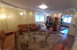 Apartament in vila cu 3 camere, 150 mp, cu teren 530 mp, in zona Schei, Centrul Vechi